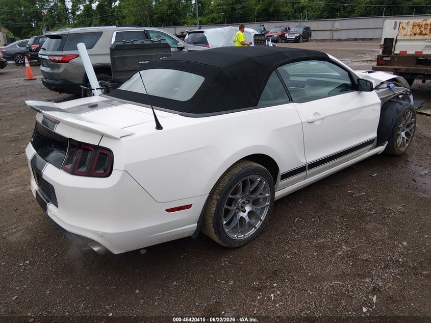 2013 FORD MUSTANG auction photo 4