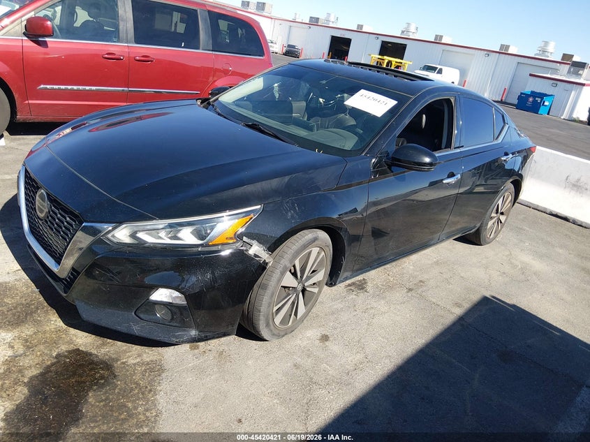 2019 NISSAN ALTIMA auction photo 2