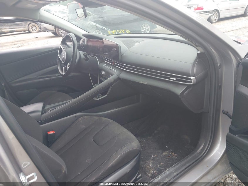 2023 HYUNDAI ELANTRA auction photo 5