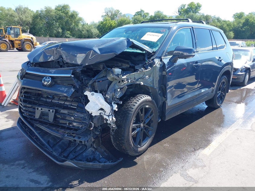 2024 TOYOTA GRAND HIGHLANDER auction photo 2