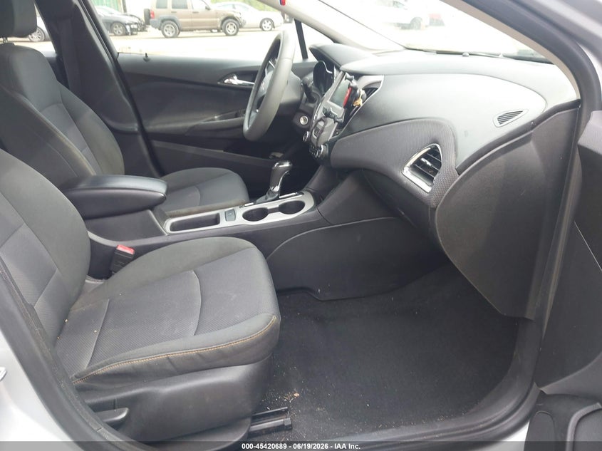 2018 CHEVROLET CRUZE auction photo 5
