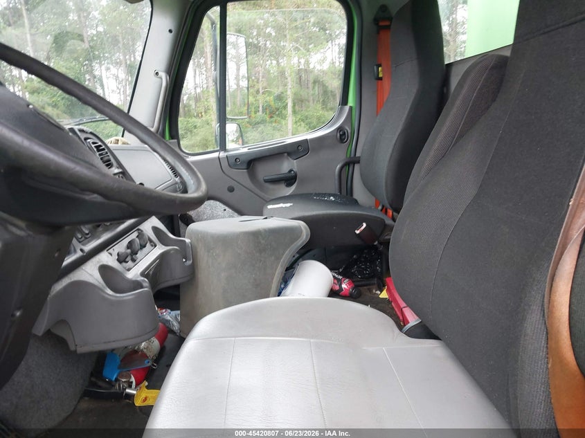 2015 FREIGHTLINER M2 auction photo 7