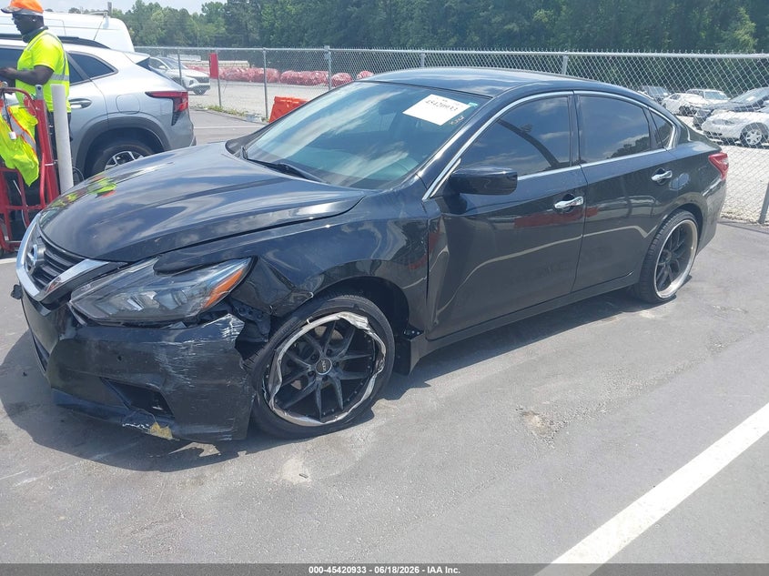 2018 NISSAN ALTIMA auction photo 2
