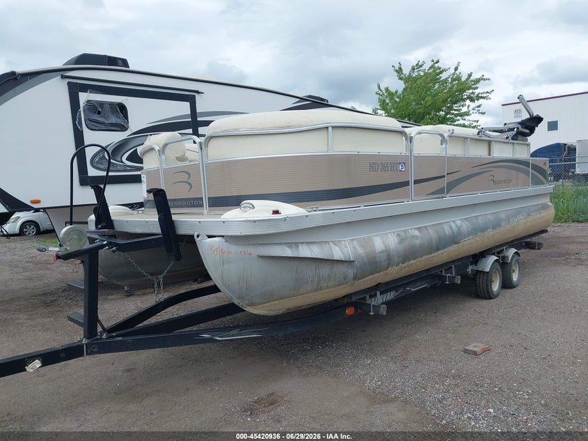 2009 BENNINGTON PONTOON auction photo 2