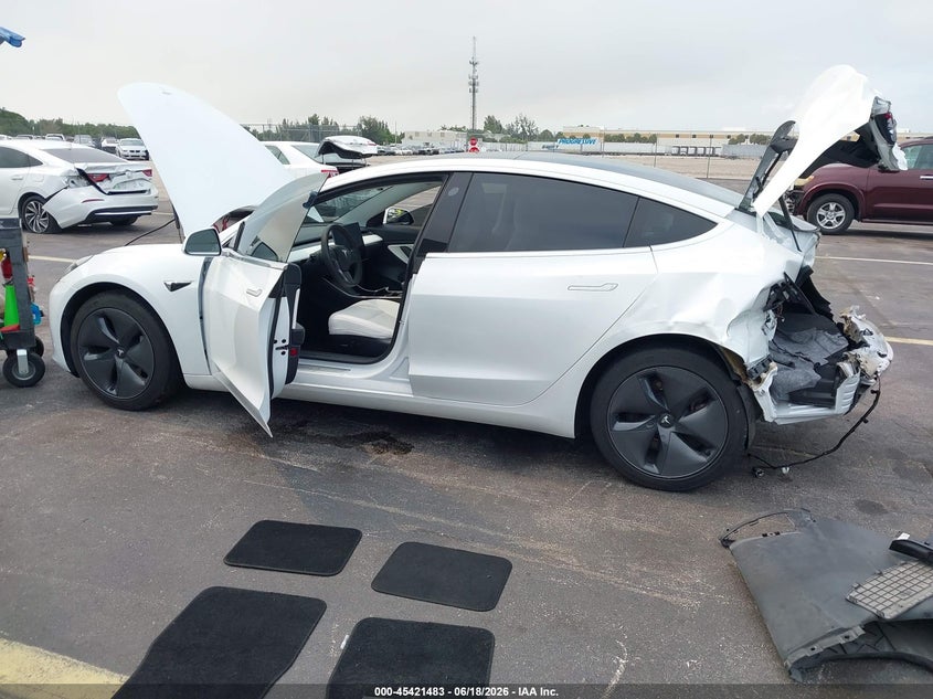 AtlanticExpress - Tesla Model 3