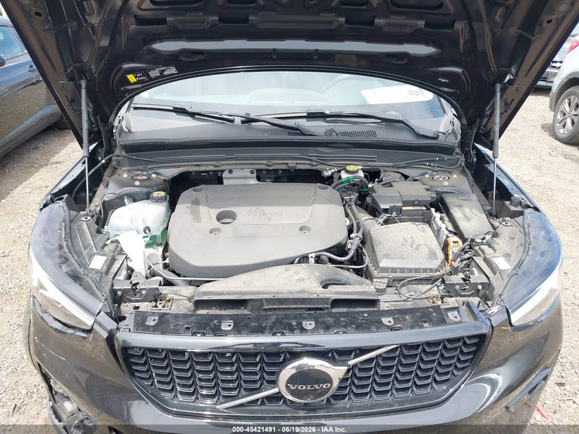 2025 Volvo Xc40 B5 Plus Dark Theme VIN: YV4L12UC7S2477426 Lot: 45421491