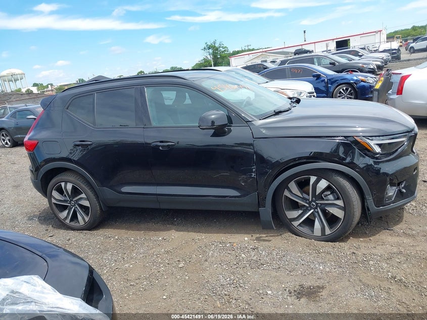 2025 Volvo Xc40 B5 Plus Dark Theme VIN: YV4L12UC7S2477426 Lot: 45421491