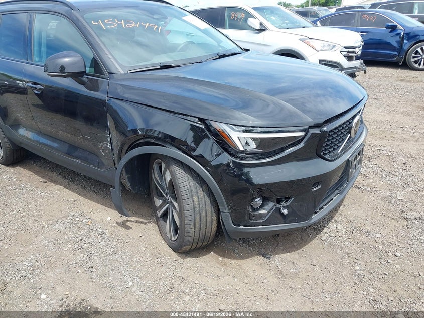2025 Volvo Xc40 B5 Plus Dark Theme VIN: YV4L12UC7S2477426 Lot: 45421491