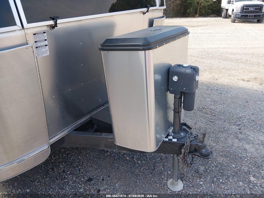 2009 AIRSTREAM 25FB auction photo 7