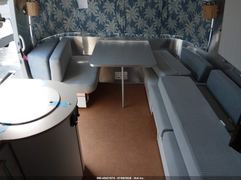 2009 AIRSTREAM 25FB auction photo 8