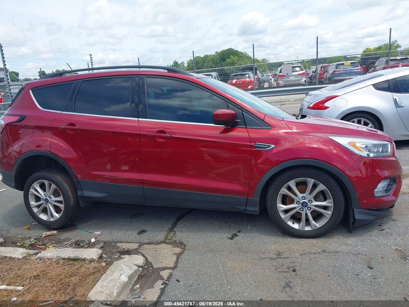 VIN 1FMCU0HD2JUB22194 2018 FORD ESCAPE SEL