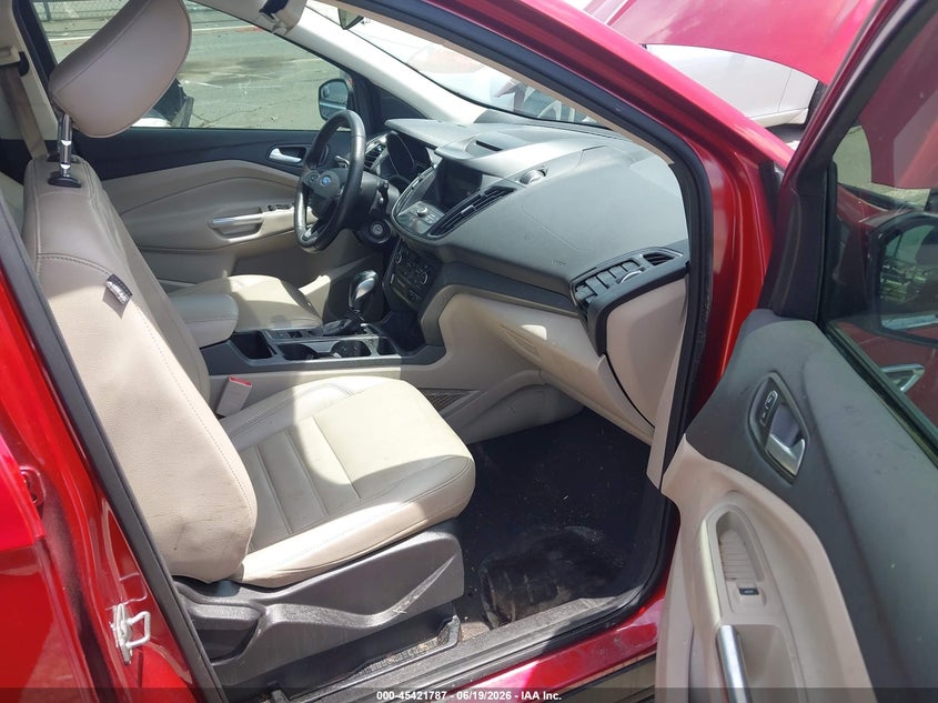 VIN 1FMCU0HD2JUB22194 2018 FORD ESCAPE SEL