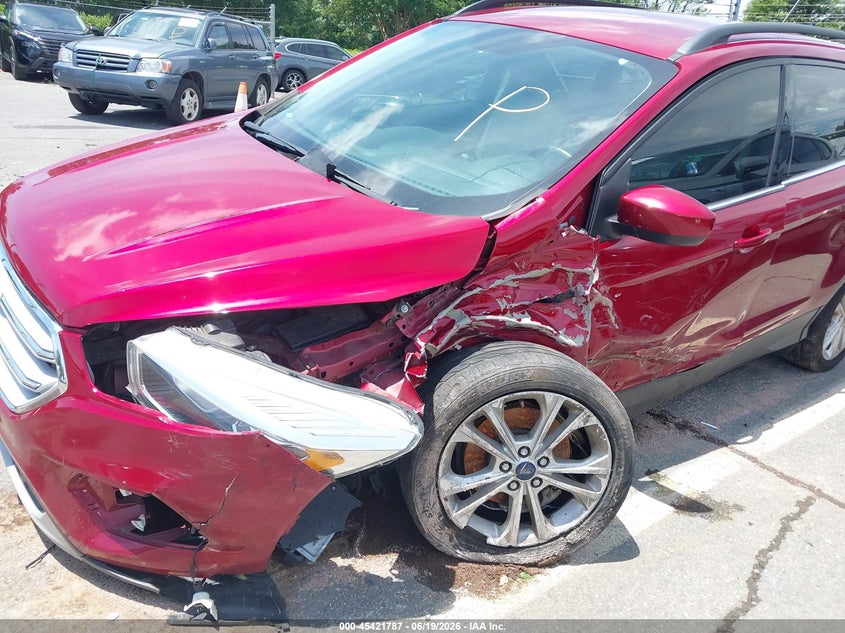 VIN 1FMCU0HD2JUB22194 2018 FORD ESCAPE SEL