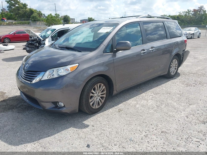 5TDYK3DC6GS718775 2016 TOYOTA SIENNA XLE 8 PASSENGER photo 1