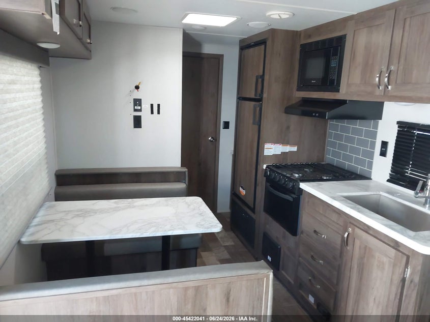 2021 FOREST RIVER EAST TO WEST auction photo 5
