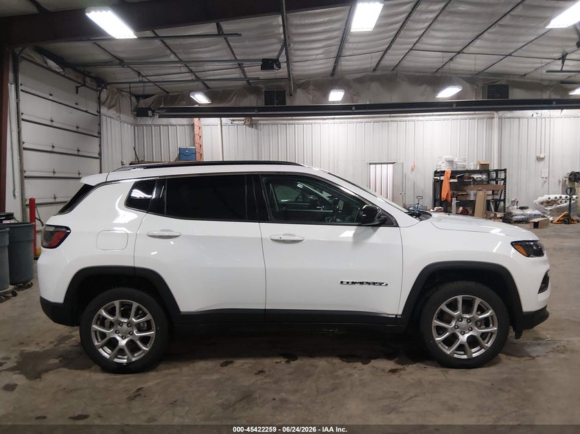 2022 Jeep Compass Latitude Lux 4X4 VIN: 3C4NJDFB7NT184706 Lot: 45422259