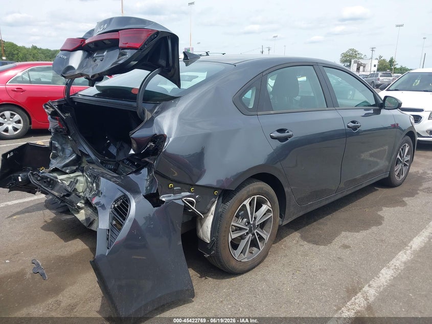 2024 KIA FORTE auction photo 4