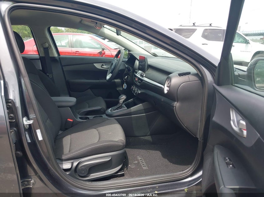 2024 KIA FORTE auction photo 5