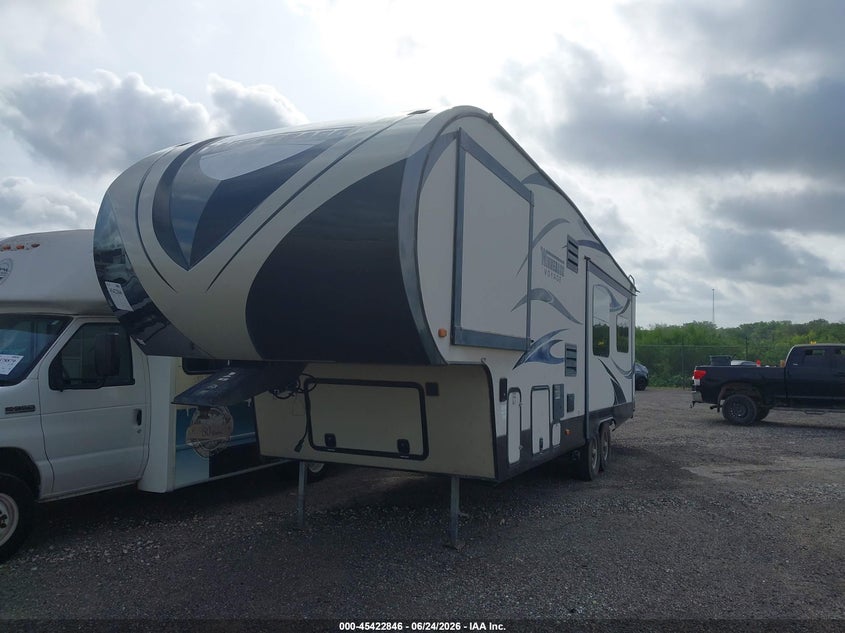 2015 WINNEBAGO VOYAGE auction photo 2