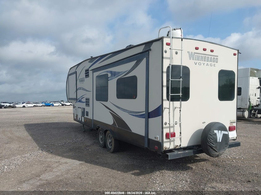 2015 WINNEBAGO VOYAGE auction photo 3