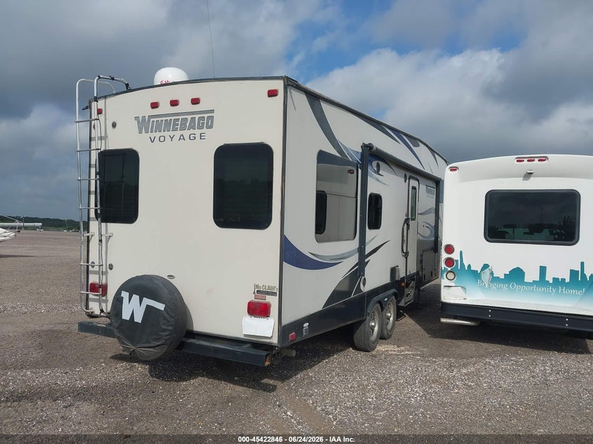 2015 WINNEBAGO VOYAGE auction photo 4