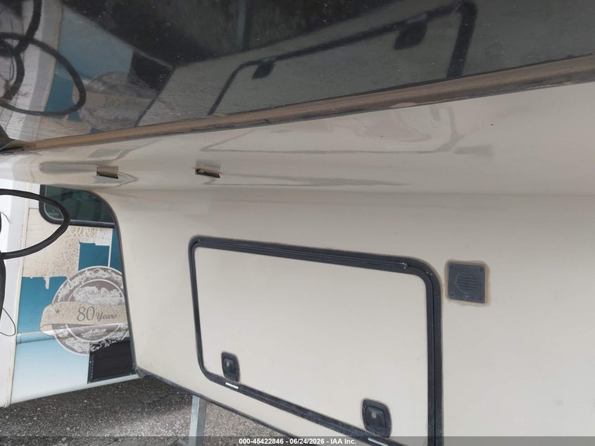 2015 WINNEBAGO VOYAGE auction photo 7