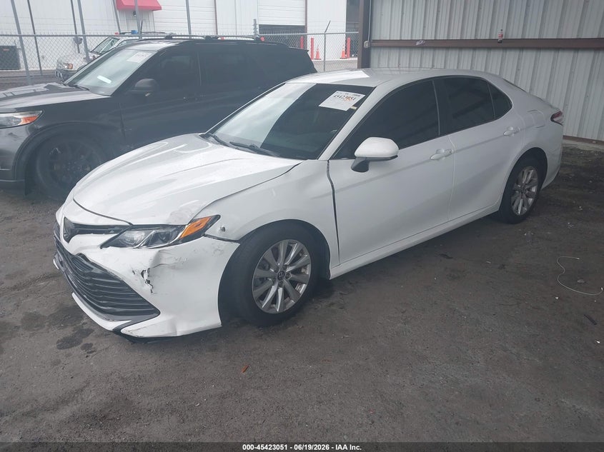 2018 Toyota Camry Le 4T1B11HK6JU070741 photo 1