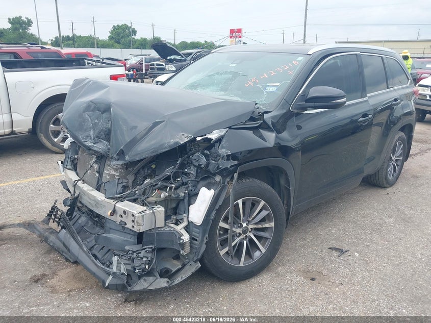 2018 Toyota Highlander Xle 5TDKZRFH2JS537712 photo 1