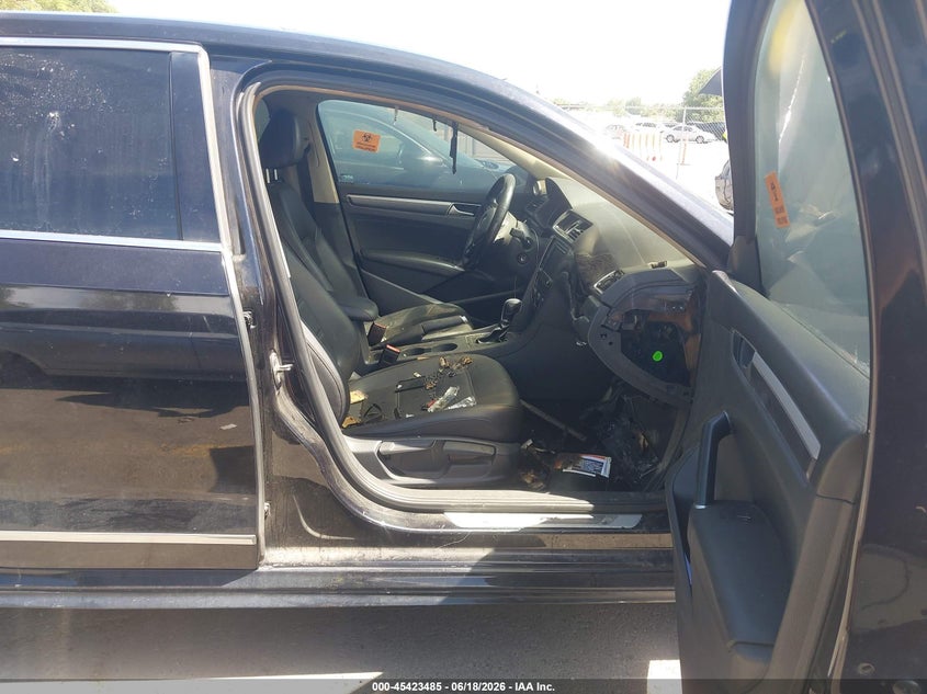 2017 VOLKSWAGEN PASSAT auction photo 5