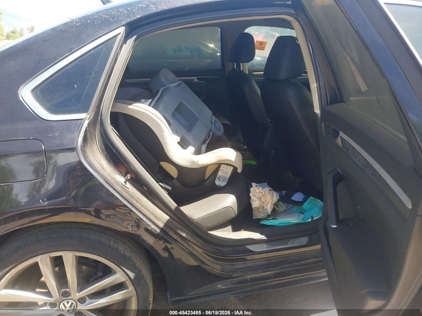 2017 VOLKSWAGEN PASSAT auction photo 8
