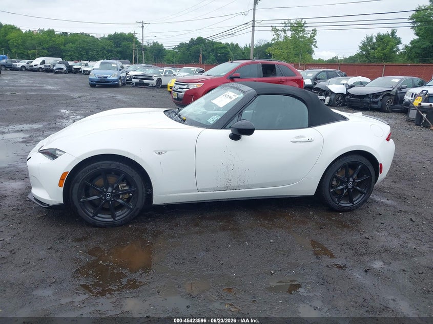 2021 Mazda Mx-5 Miata Club VIN: JM1NDAC78M0452213 Lot: 45423596