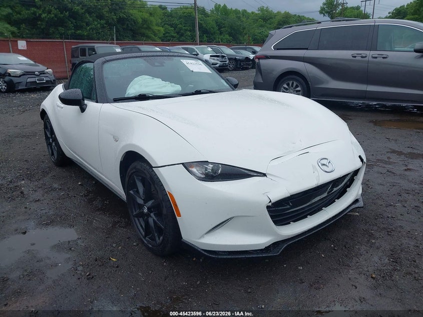 2021 Mazda Mx-5 Miata Club VIN: JM1NDAC78M0452213 Lot: 45423596