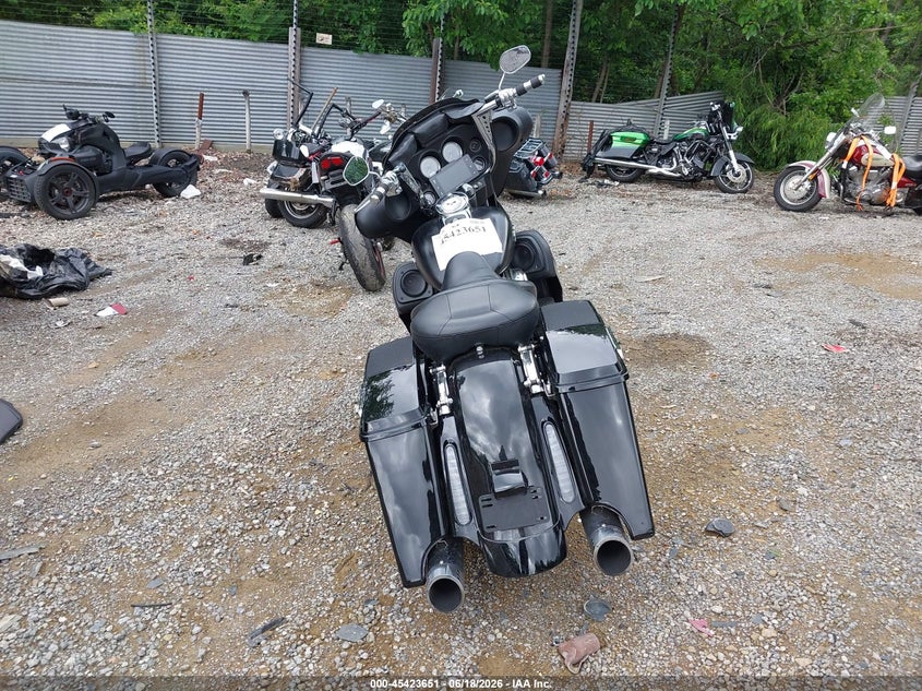 2009 HARLEY-DAVIDSON FLHTCU auction photo 6