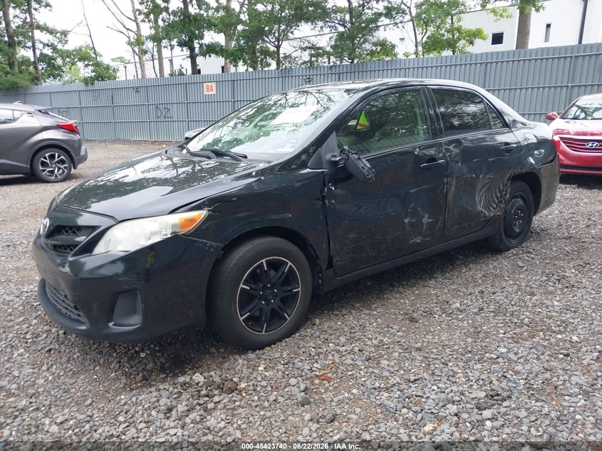 2013 TOYOTA COROLLA auction photo 2