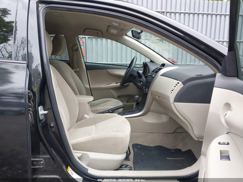 2013 TOYOTA COROLLA auction photo 5