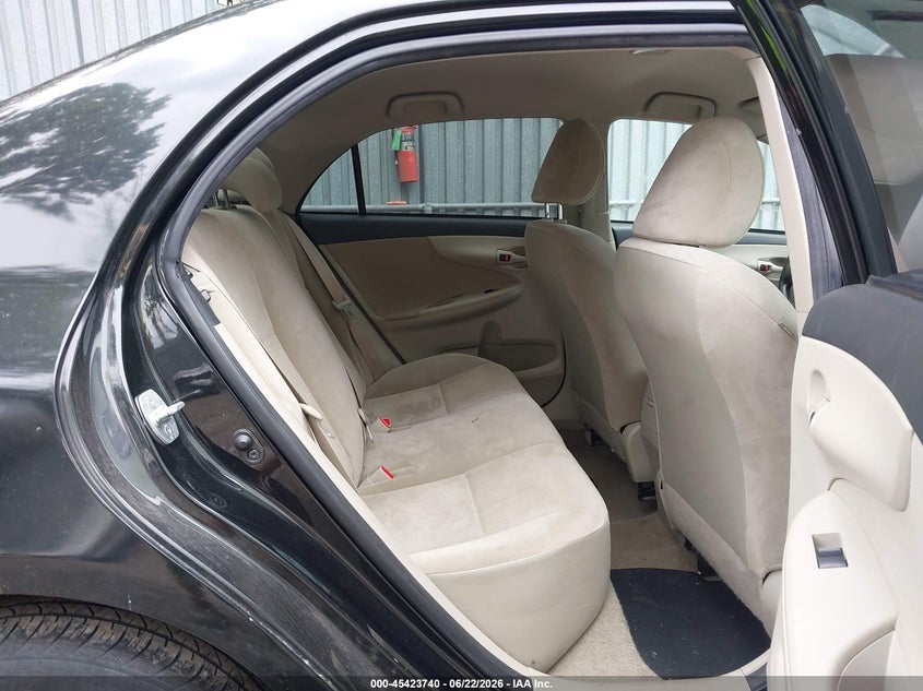 2013 TOYOTA COROLLA auction photo 8