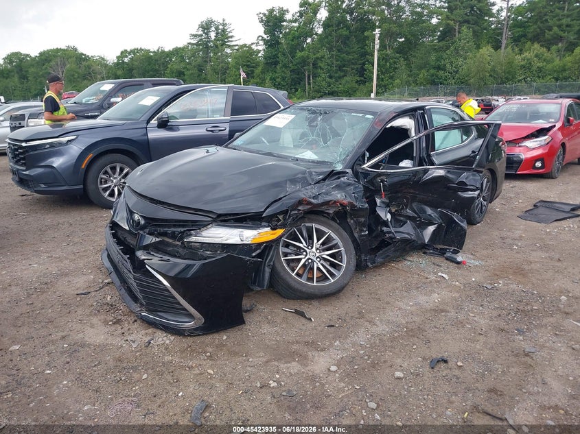 2022 TOYOTA CAMRY auction photo 2