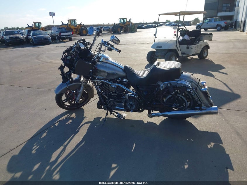 2017 Harley-Davidson Fltrxs Road Glide Special VIN: 1HD1KTC3XHB653911 Lot: 45423960