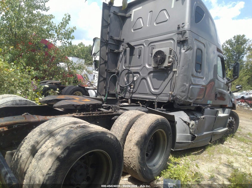 2021 FREIGHTLINER NEW CASCADIA 126 auction photo 3