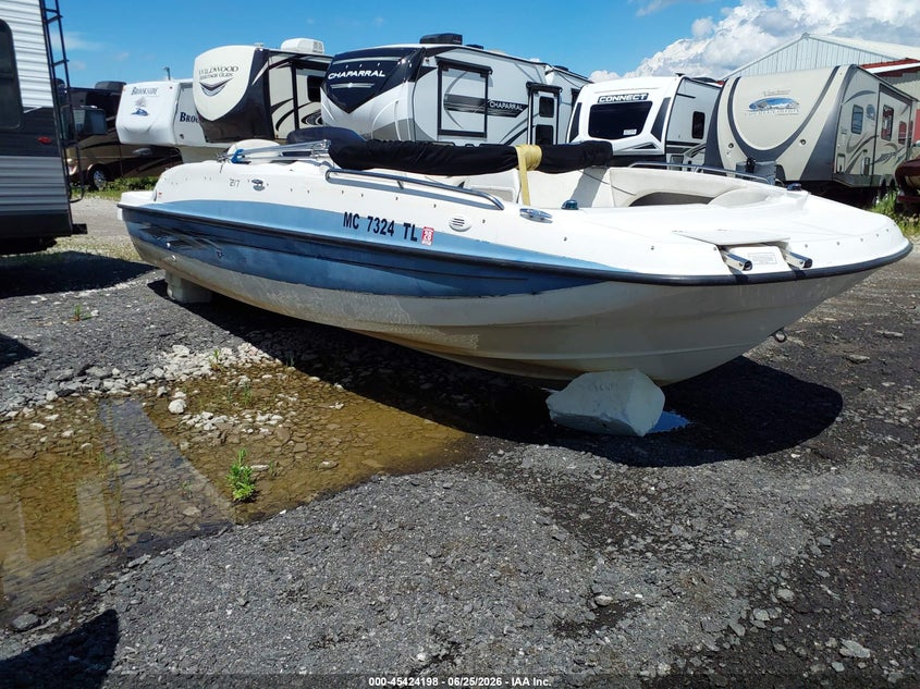 BLBA26DFC111 2011 Bayliner 20' photo 1