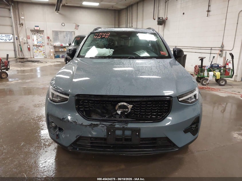 2023 Volvo Xc40 B5 Plus Dark Theme VIN: YV4L12UW8P2943219 Lot: 45424275