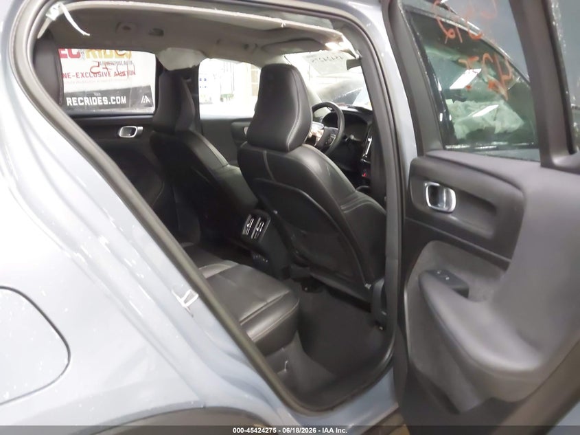2023 Volvo Xc40 B5 Plus Dark Theme VIN: YV4L12UW8P2943219 Lot: 45424275