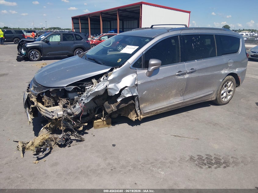 Vin: 2c4rc1bg4lr113734, lot: 45922395, chrysler pacifica touring l 20202