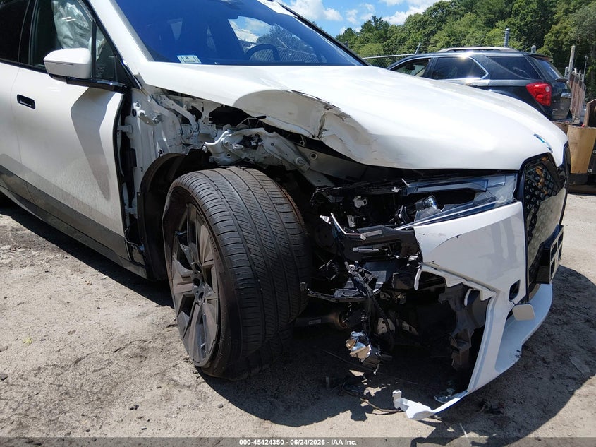 2025 BMW Ix xDrive50 VIN: WB523CF05SCU31200 Lot: 45424350