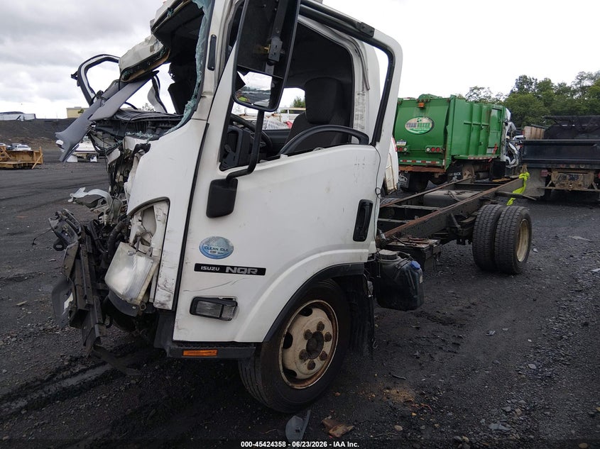 JALE5W168E7902177 2014 Isuzu Dsl Reg At photo 1
