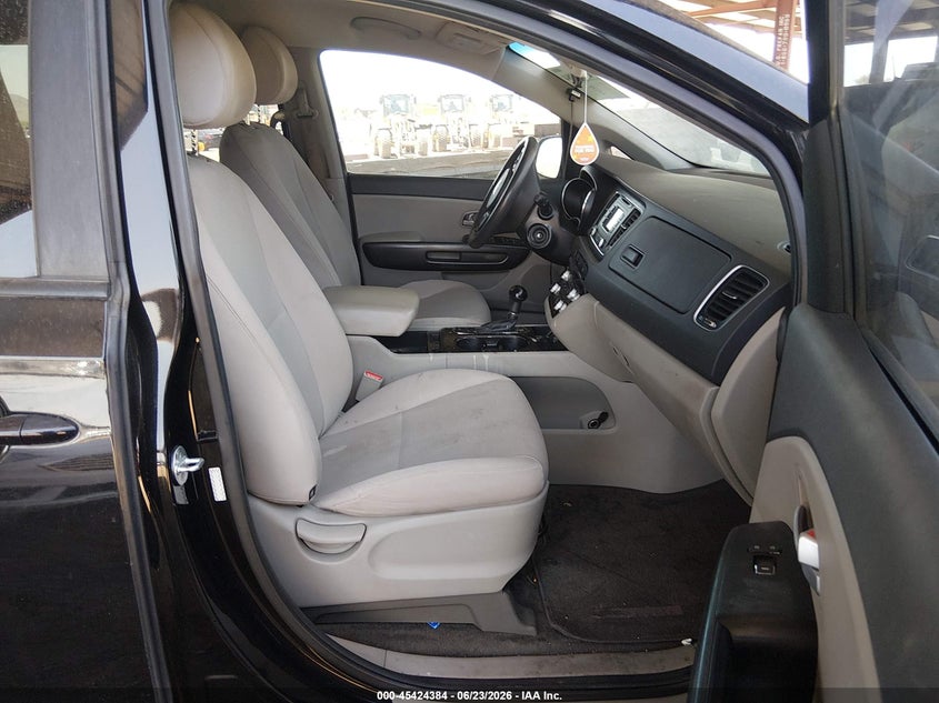 2016 KIA SEDONA auction photo 5