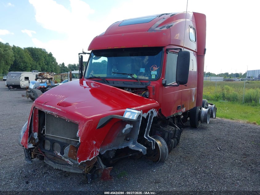 2004 VOLVO VN auction photo 2