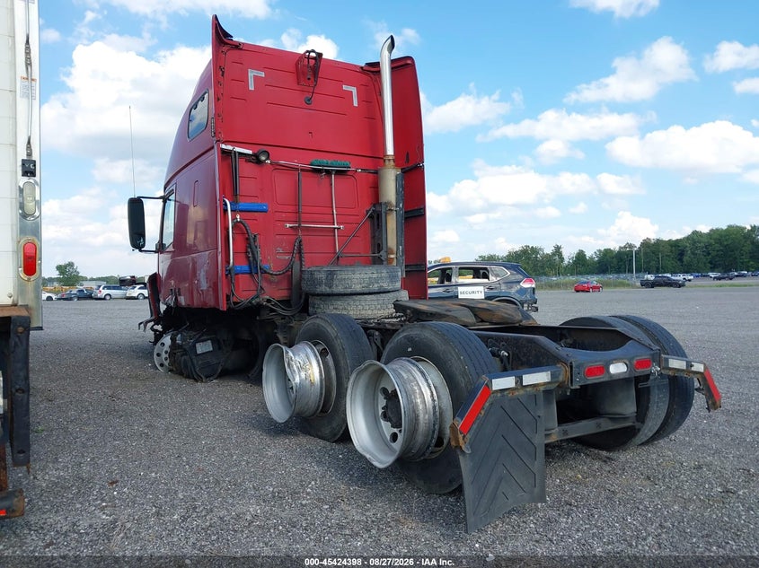 2004 VOLVO VN auction photo 3