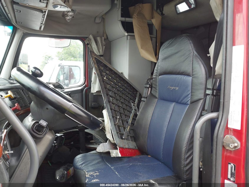 2004 VOLVO VN auction photo 6