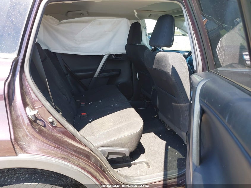 2017 TOYOTA RAV4 XLE — Photo 8